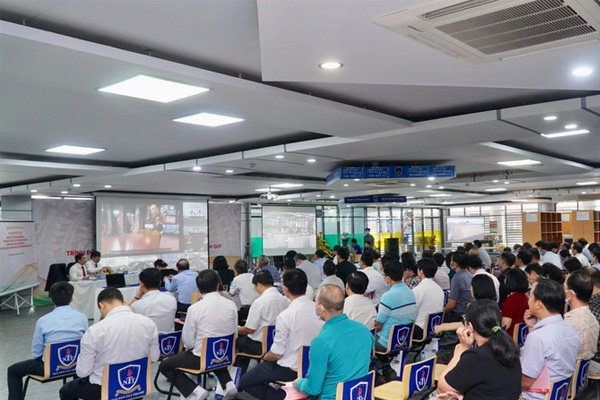 dh-nguyen-tat-thanh-dang-cai-diem-cau-hoi-nghi-truc-tuyen-ve-cong-tac-tuyen-sinh