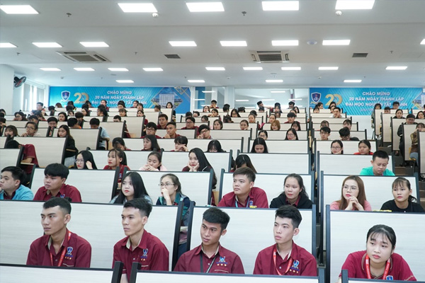 dh-nguyen-tat-thanh-phoi-hop-to-chuc-workshop-youtube-da-lam-thay-doi-cuoc-song-cua-toi-nhu-thay-nao dh nguyen tat thanh phoi hop to chuc workshop youtube da lam thay doi cuoc song cua toi nhu thay nao