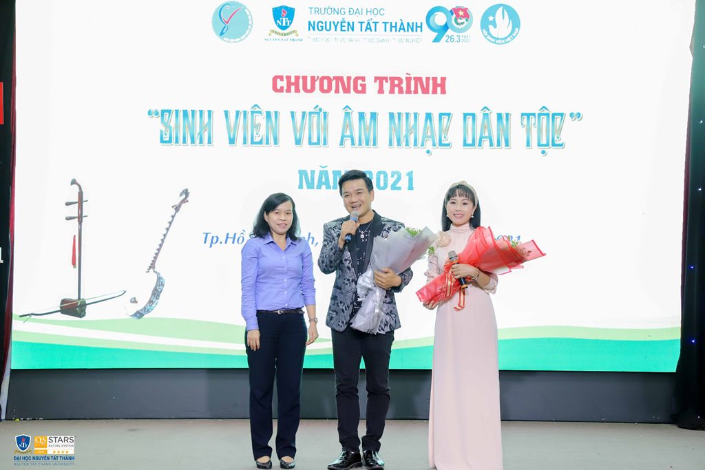 sv20voi20am20nhac20dan20toc2028829